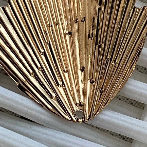 Set of 23 Gold Textured Metal Pendants Size XS - Picture 5 of 16